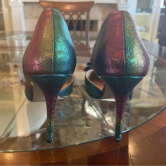 Betsey Johnson Sz 10 Stilettos, Rainbow High Heels Metallic Fancy Bow Pumps - Picture 8 of 9